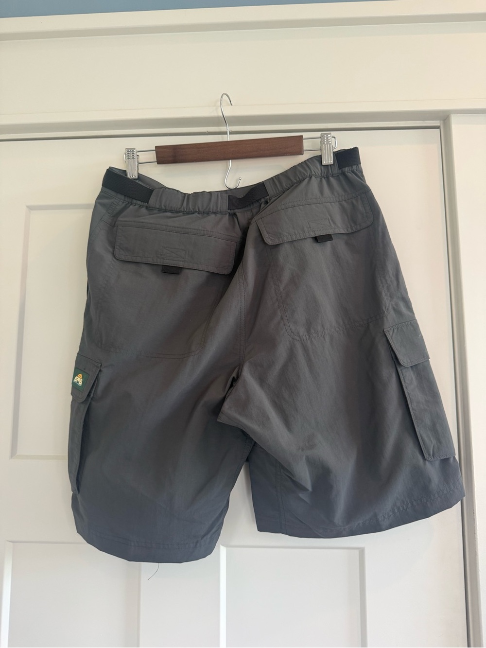 NWT Eastern Mountain Sports Gray Camp Cargo Shorts Size 34 - Picture 2 of 6